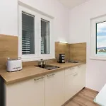 Riva * Krapanj