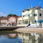 Riva Apartment Krapanj