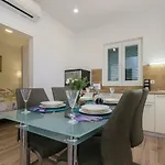 Riva Apartment *